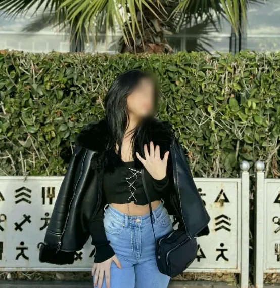 Clara, 19