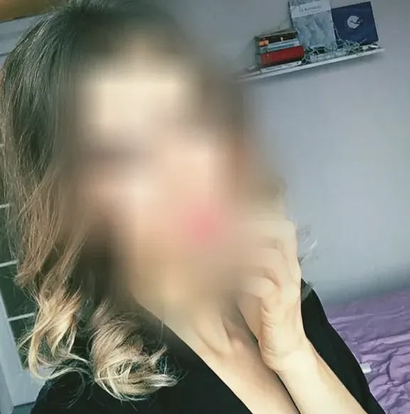 Emilie, 32