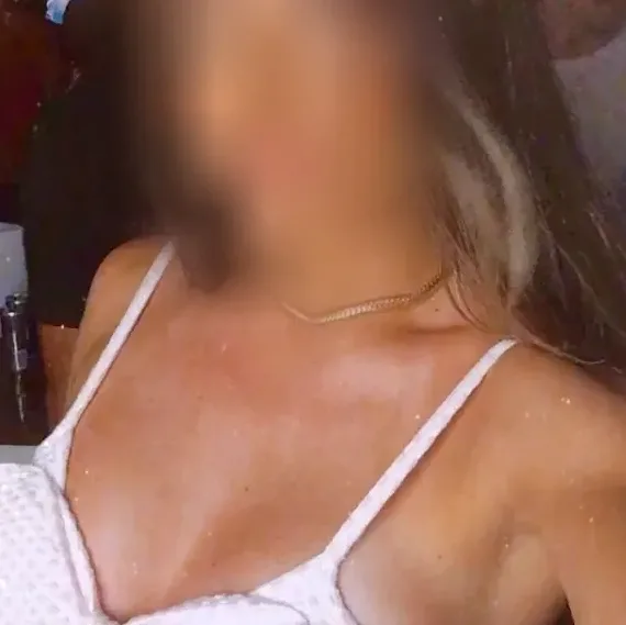 Helena, 39