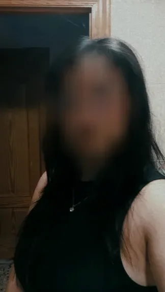 Laura, 24